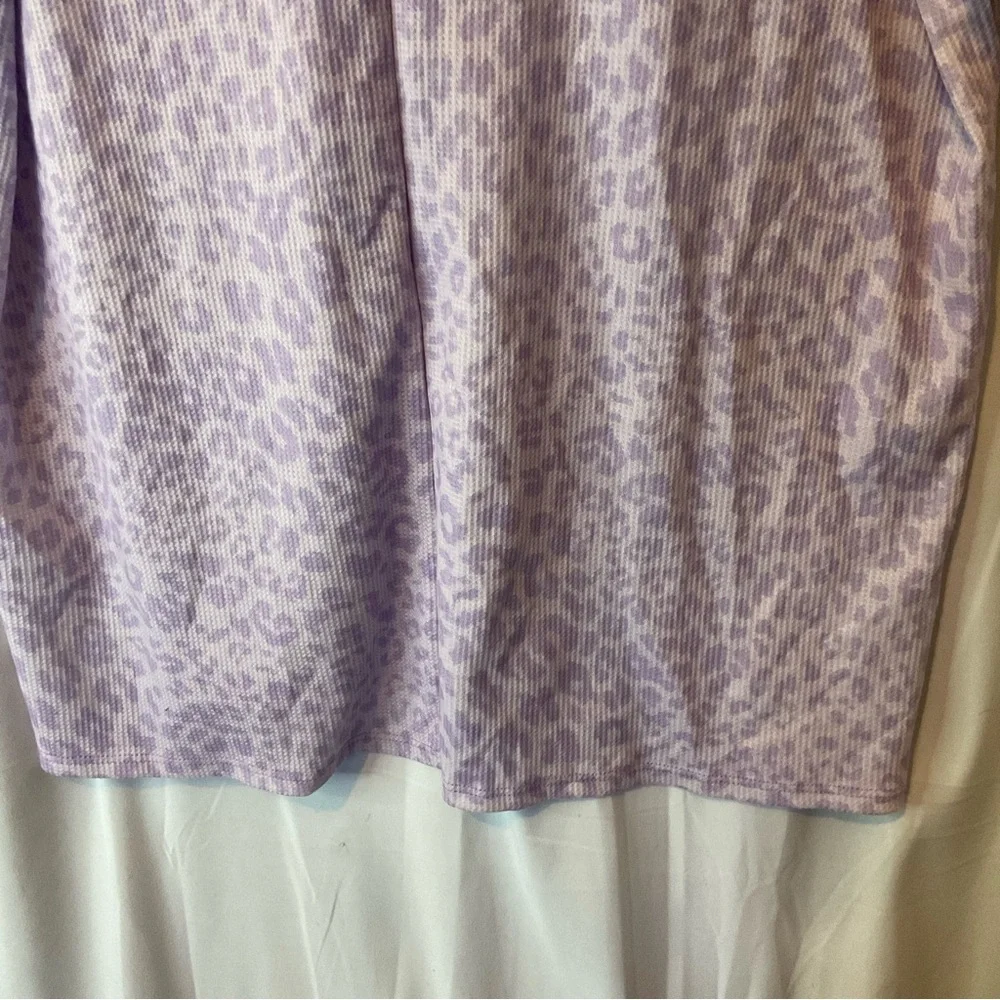 Heimish Women’s Short Sleeve V-Neck Lilac Leopard Print Size Large - Picture 6 of 14